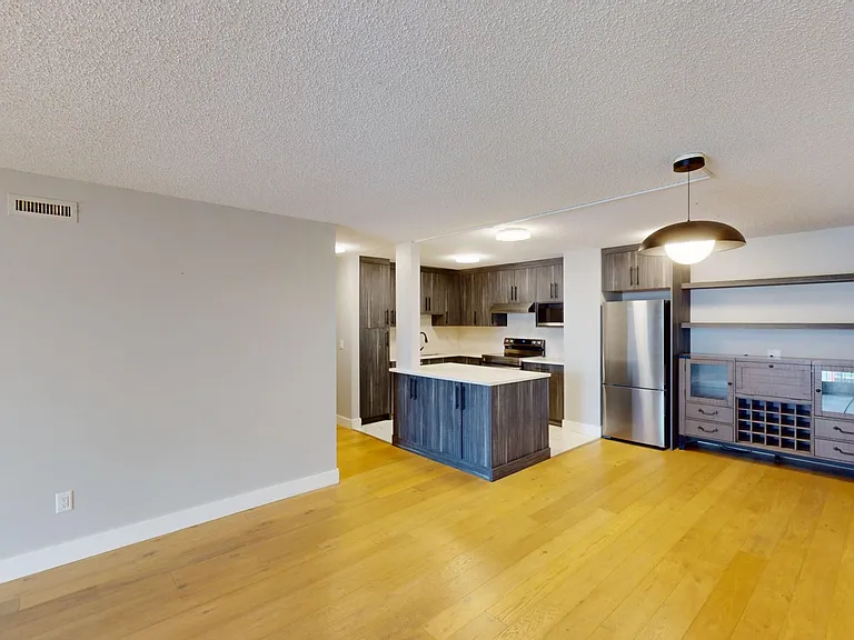 1001 13th Ave SW #940 — Photo 4