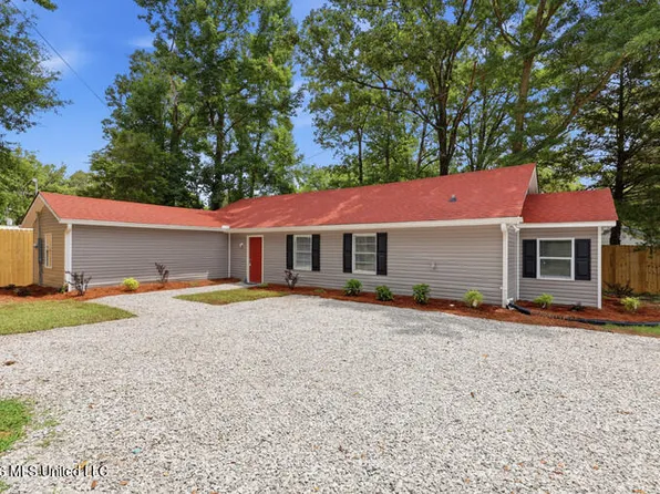 1392 Old Lake Rd, Brandon, MS 39042
