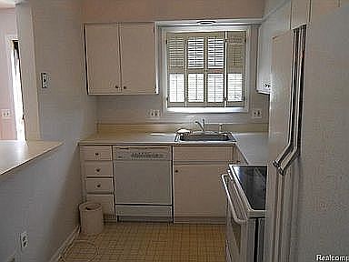 3rd image of 1043 Country Club Dr