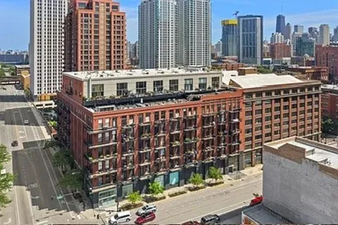 616 W Fulton St Photo 1