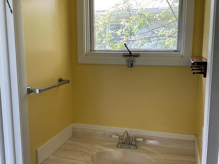 2633 S Green Rd — Photo 19