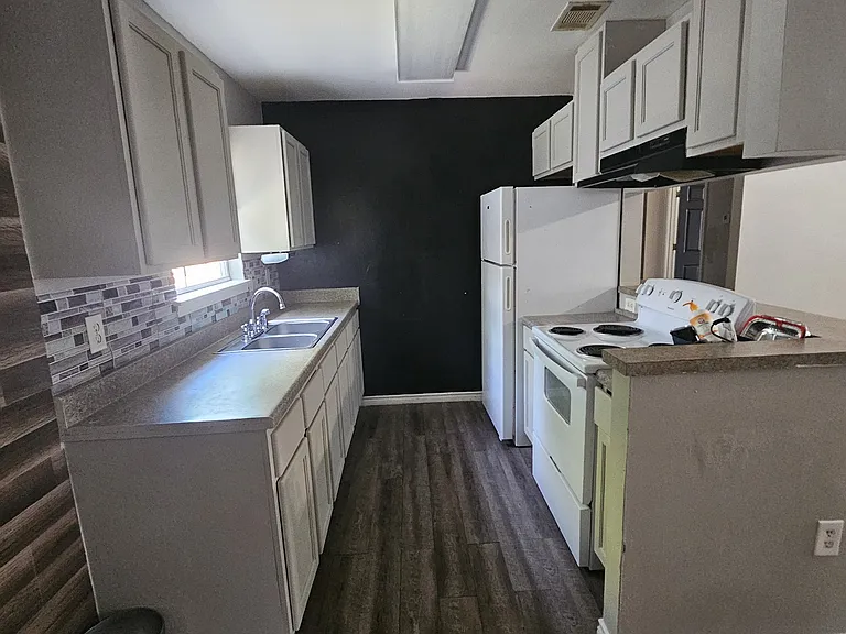 409 E Kerr Ave — Photo 10
