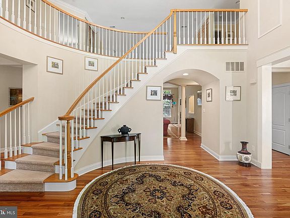 3rd image of 1227 Cotswold Ln