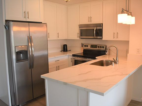 3rd image of 1801 Diamond St Unit 205