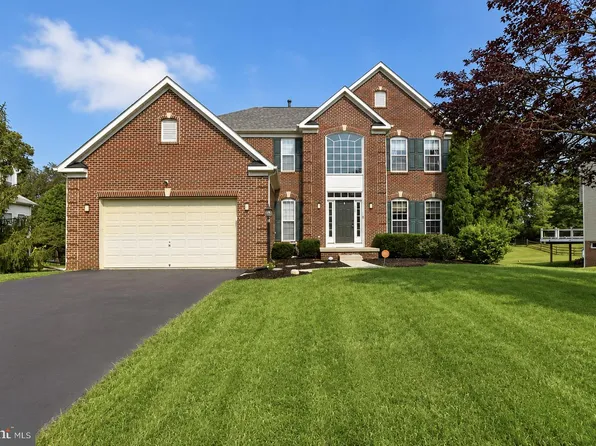 422 Sawgrass Dr, Charles Town, WV 25414