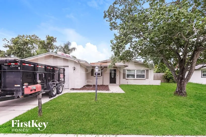1827 Driftwood Cir S