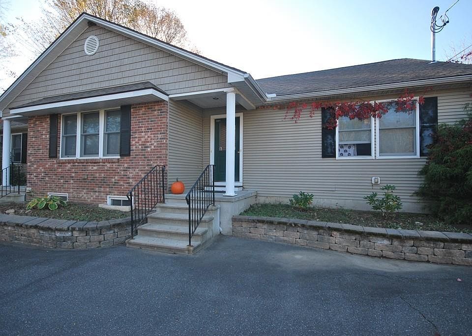 1st image of 27 W Farms Rd APT B