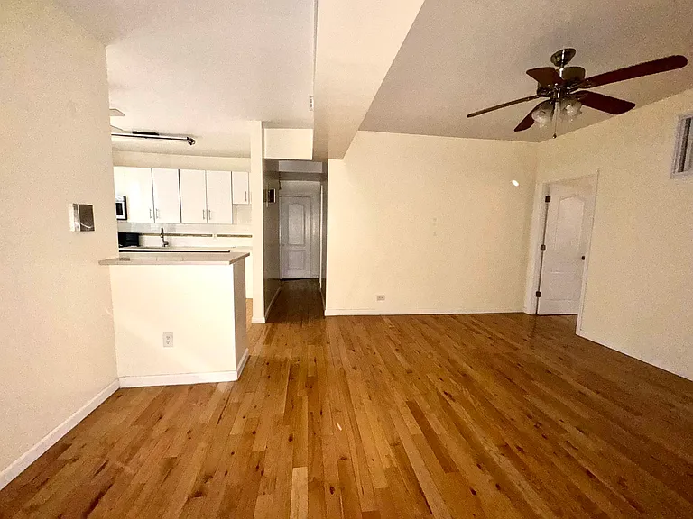 20 Crooke Ave #2F — Photo 7