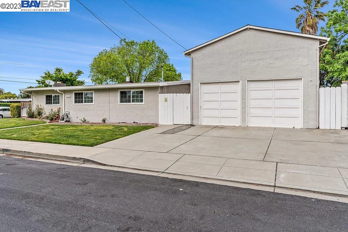 37734 Teakwood Dr photo 1