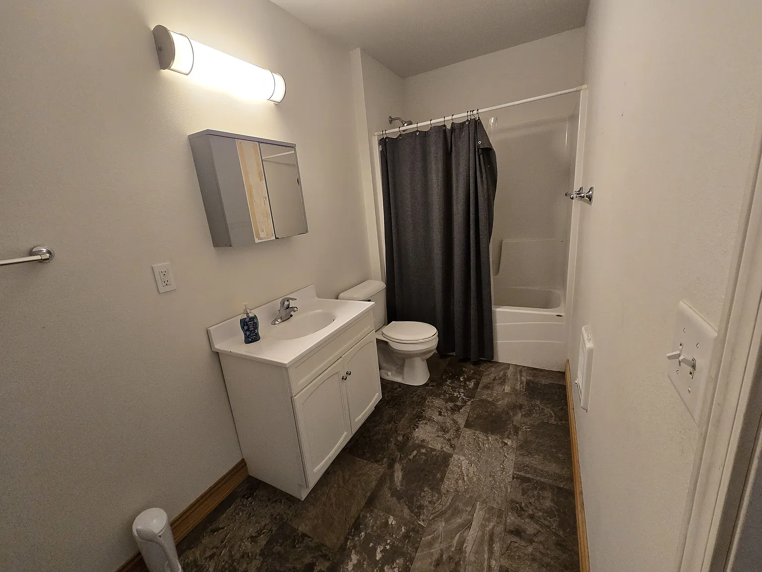 5 bed, 960 sqft, $1,795 — Photo 2