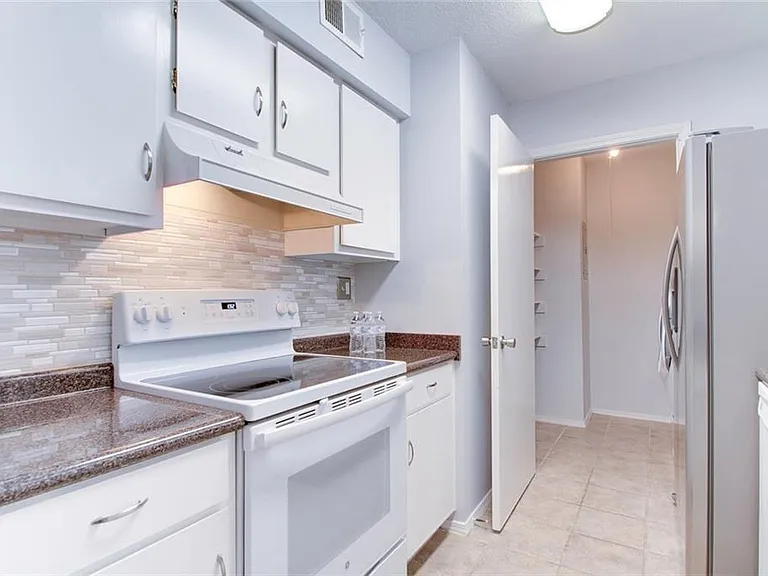 6050 Grelot Rd #103 — Photo 2
