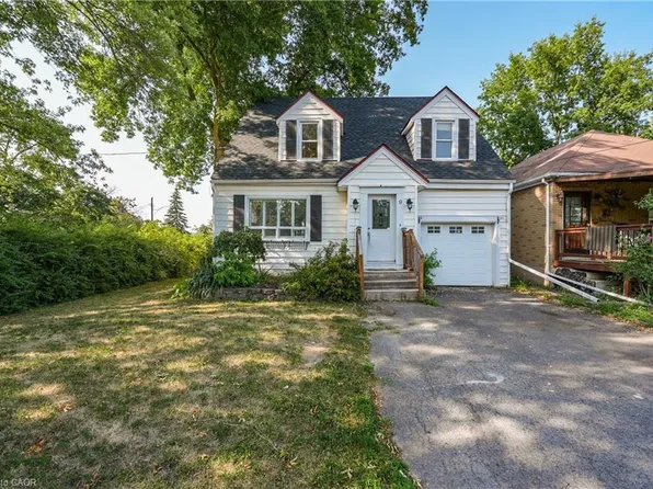 9 Arlington Ave, Saint Catharines, ON L2P 3A3