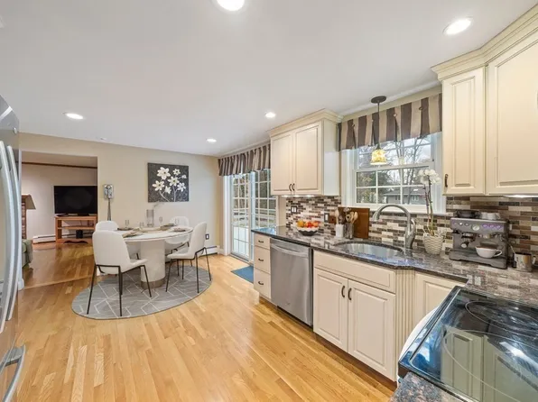60 Checkerberry Rd, Abington, MA 02351