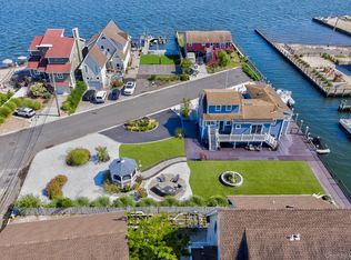 2 Bayview Ave E, Lindenhurst, NY 11757