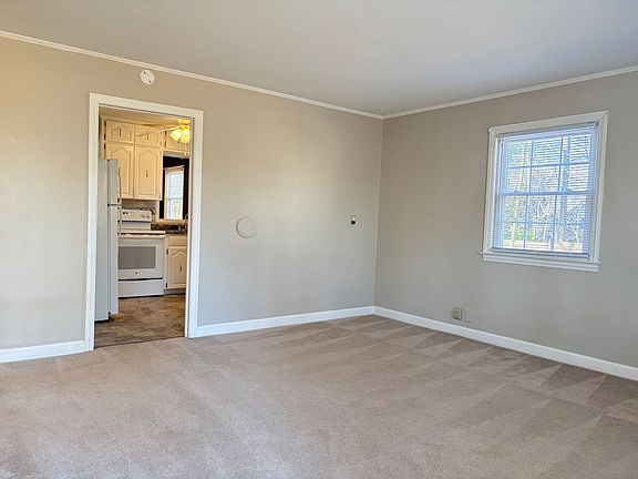 2nd image of 200 Bond St