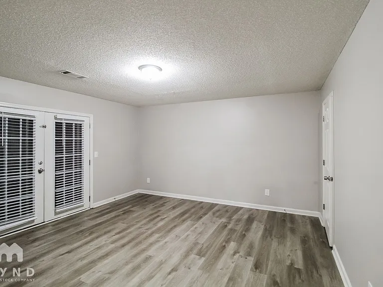 5838 Waggoner Ct — Photo 5