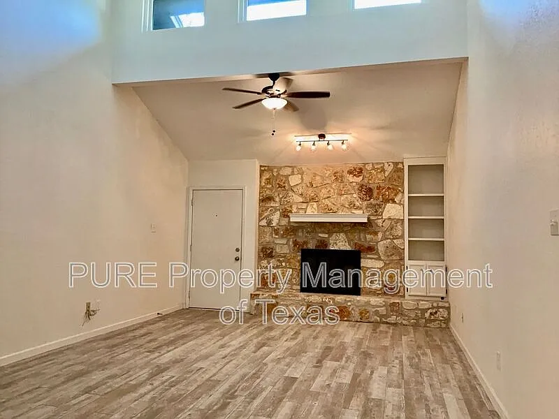 3 bed, 2.0 bath, 1113 sqft, $1,900 — Photo 3