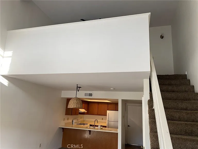 805 W Grondahl St — Photo 22