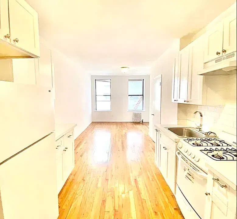 334 E 73rd St #3C