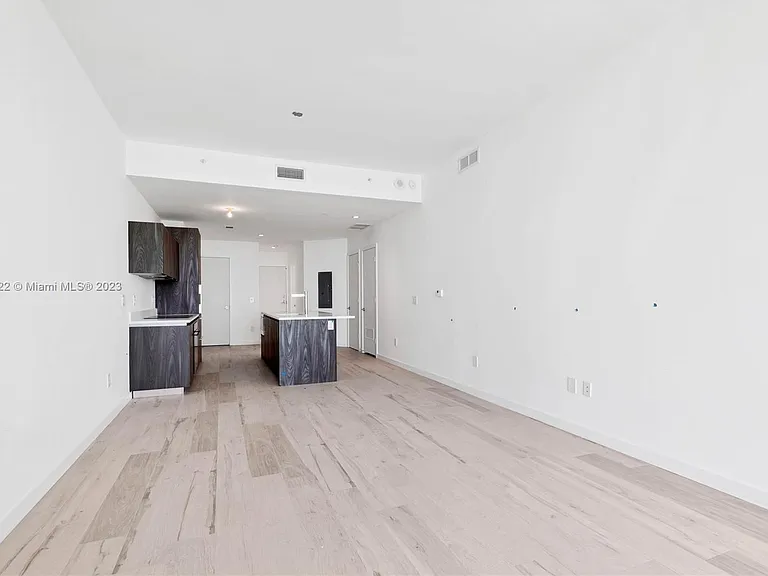 484 NE 31st St — Photo 11