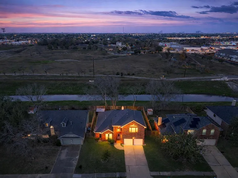 14914 W Bend Dr — Photo 40