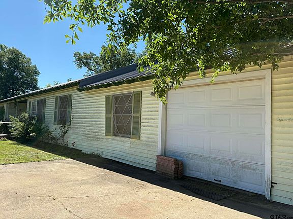 2nd image of 114 Ash St
