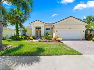 525 SW Lake Manatee Way, Port Saint Lucie, FL 34986