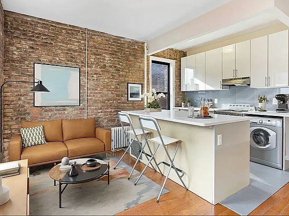 2nd image of 6 St Nicholas Ter APT 2B