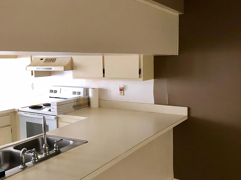 BREAKFAST COUNTER/BAR OFF KITCHEN