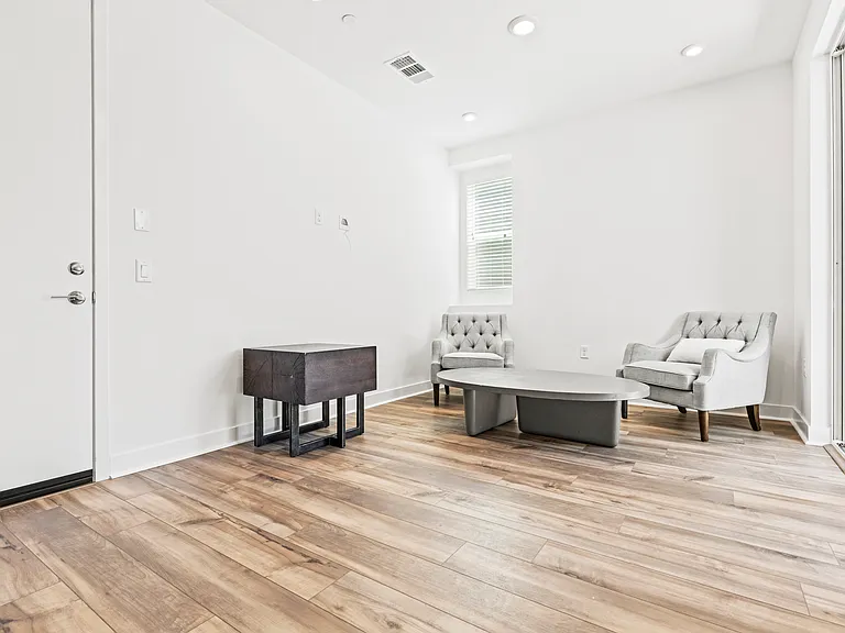 609 S Lyon St — Photo 8