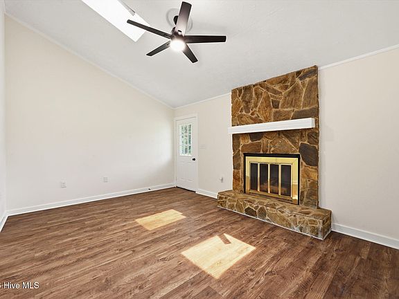 3rd image of 325 Miller Boulevard
