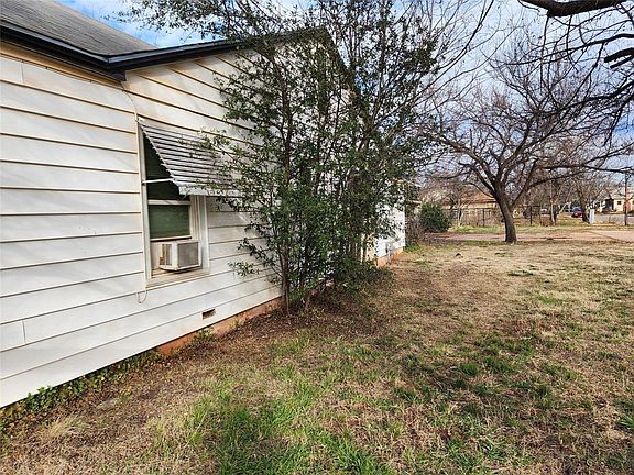 2nd image of 797 Ballinger St