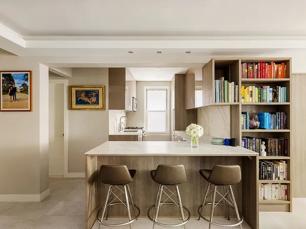 30 E 9th St APT 1B, New York, NY 10003