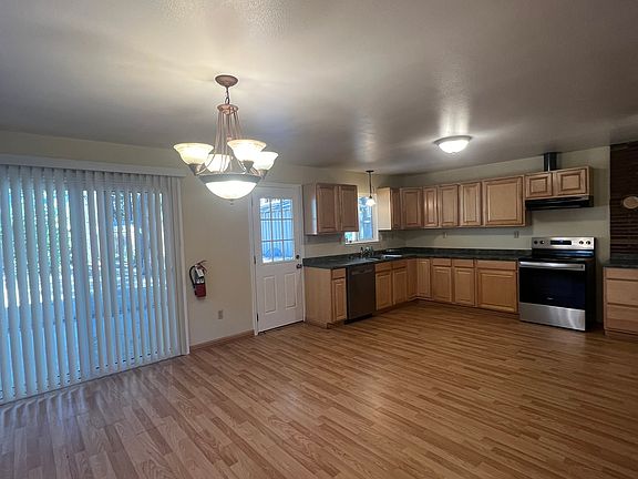 3rd image of 1065 Glenwood Way
