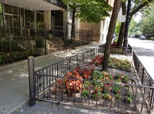 30 E Division St APT 4D, Chicago, IL 60610
