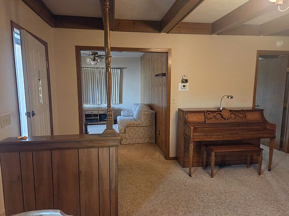 4th image of 302 Maple Ave