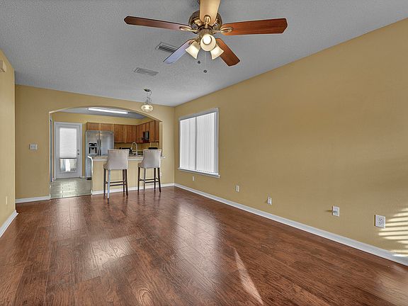 4th image of 311 Redwood Ln