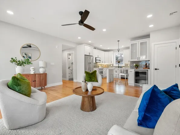 60 Fuller St #2, Dorchester Center, MA 02124