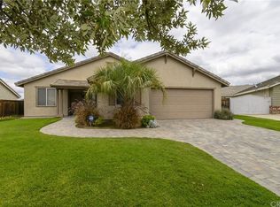 937 Cowhide Dr, Corona, CA 92882