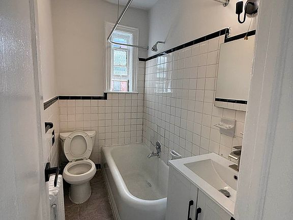 4th image of 289 Stanhope St APT 2