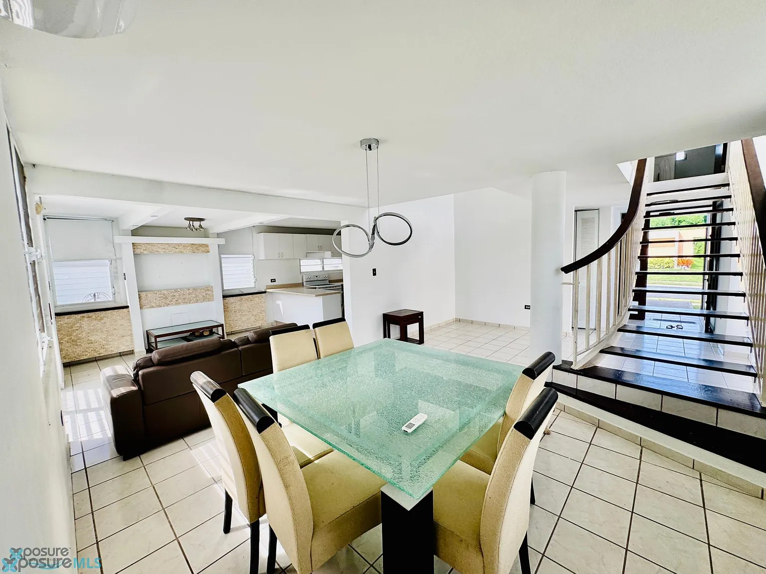 4 bed, 2.5 bath, 2000 sqft, $2,600 — Photo 3
