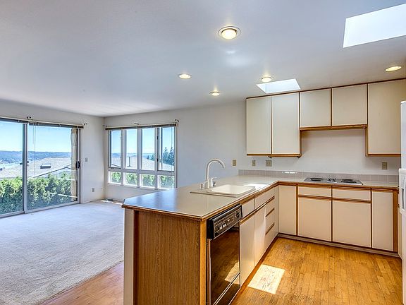 5th image of 7980 Vanessa Pl NW