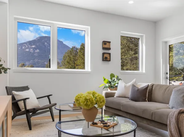 1055 Raven Dr #102, Squamish, BC V8B 1A7