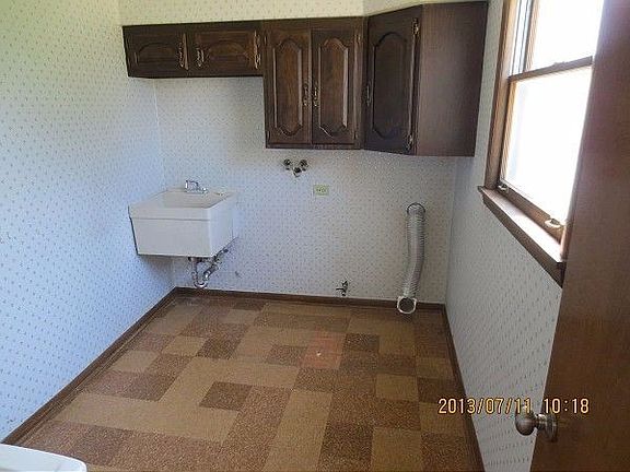 5th image of 807 E 170th St