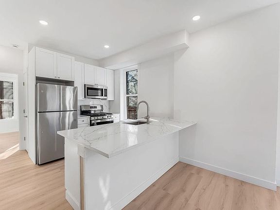 4th image of 306 Varick St #2