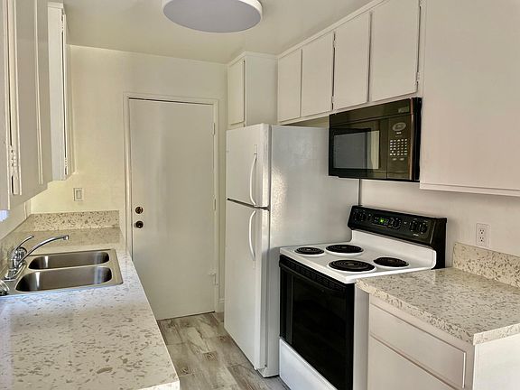 3rd image of 245 Del Mar Blvd #1