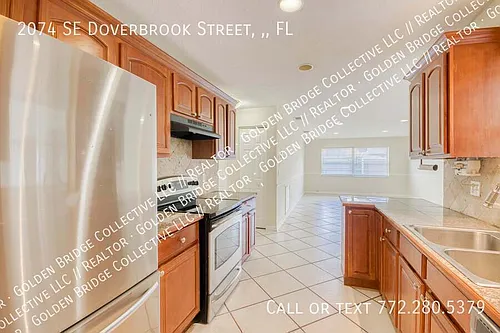 2074 SE Doverbrook St Photo 1