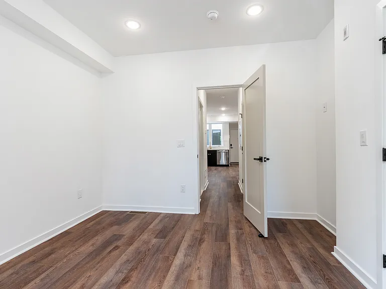 608 S American St #1 — Photo 14
