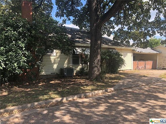 3rd image of 1102 Waco St