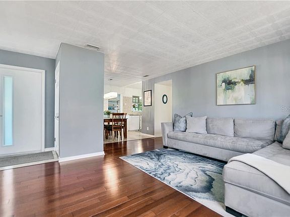 5th image of 808 W Whatley Pl